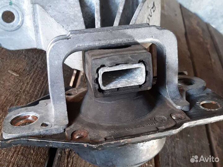 Подушка двигателя Nissan 11210JD500