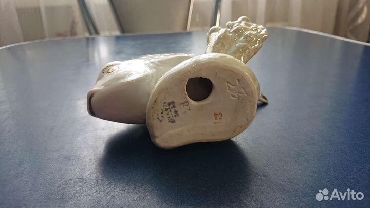 Антикварная фарфоровая статуэтка 