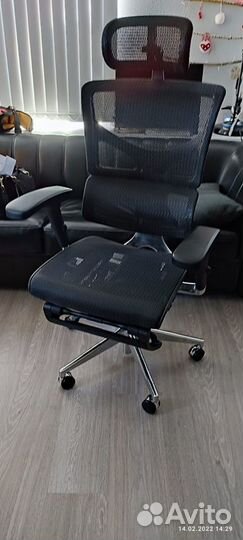 Эргономичное кресло Expert Sail с подножкой