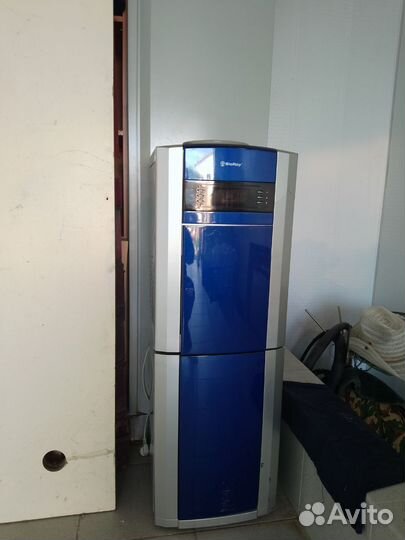 Кулер для воды напольный