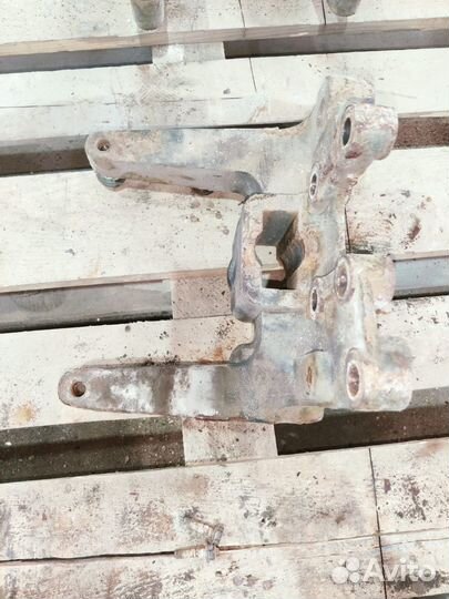 1808832 Кронштейн рамы левый Daf CF 1808832