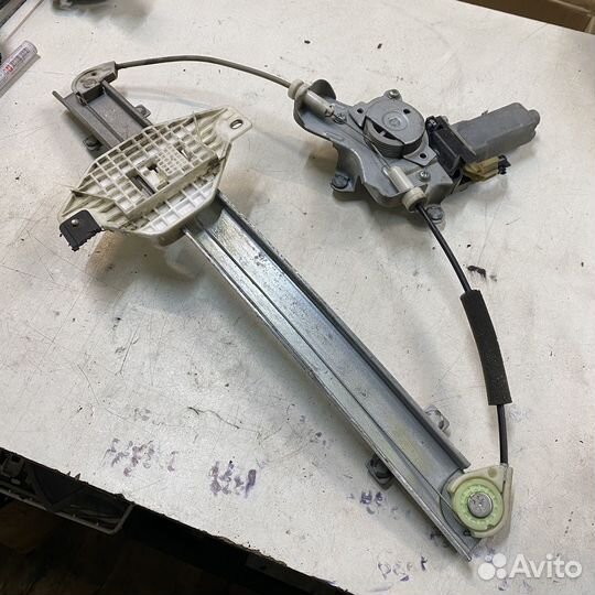 Стеклоподъемник задний левый Hyundai Sonata