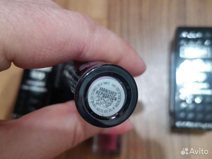 Помада разные