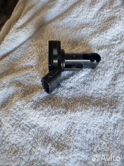 Датчик расхода воздуха Toyota Mark X 2220415010