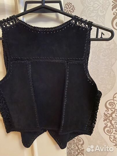 Кожаная жилетка на девочку