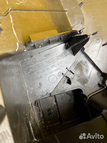 Корпус блока предохранителей Volkswagen Multivan