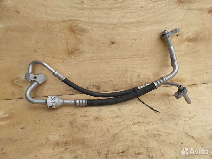 Трубка кондиционера Z16XEP Z18XER Опель Вектра Ц