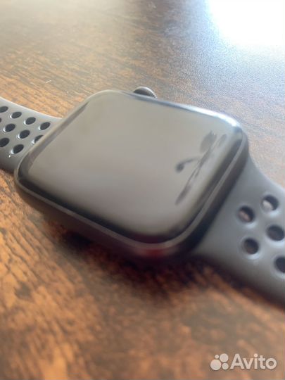 Apple Watch SE 44mm хорошие + ремешки