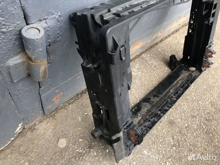 Рамка радиатора BMW 7 F01 F02 N63