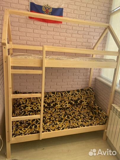 Двухъярусная кровать