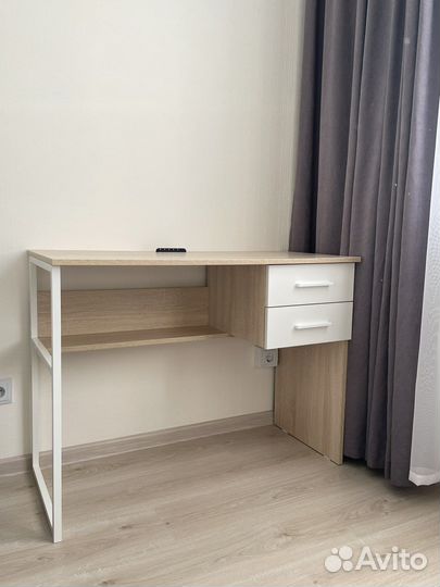 Письменный стол