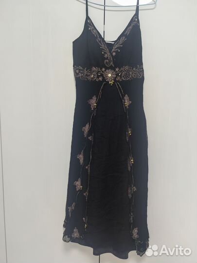 Платье с вышивкой