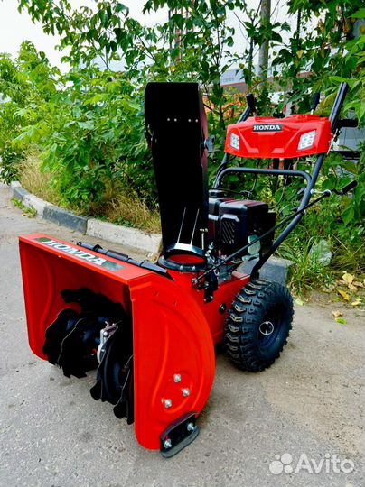 Снегоуборщик бензиновый Honda HSS 13HP