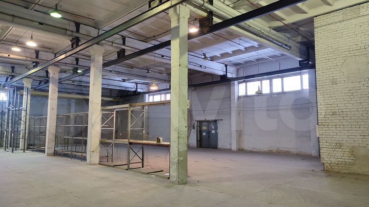 Производственный комплекс, 4000 м² с Кранами