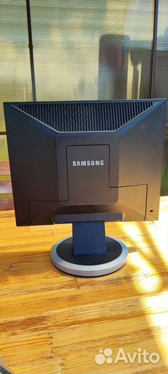 Монитор Samsung SyncMaster 740n
