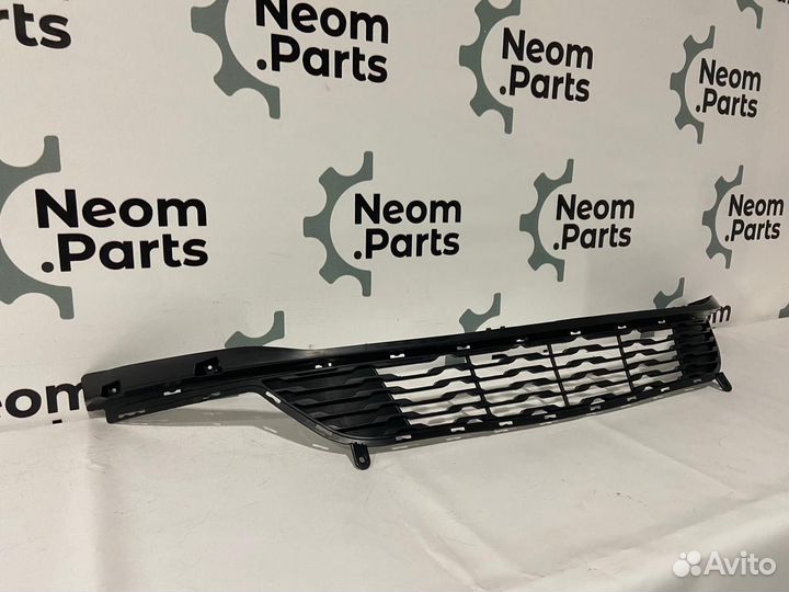 Решетка бампера центральная Kia Rio 3 QB 11-15