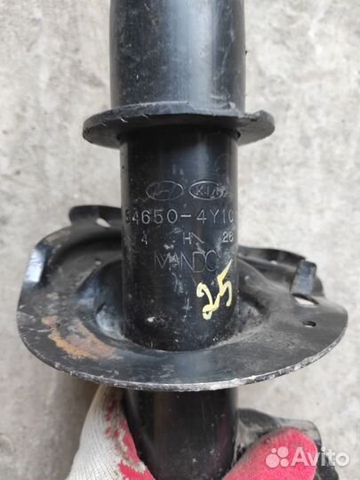 Амортизатор передний Kia Rio 3