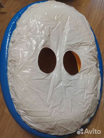 Круг для плавания с отверстиями для ног