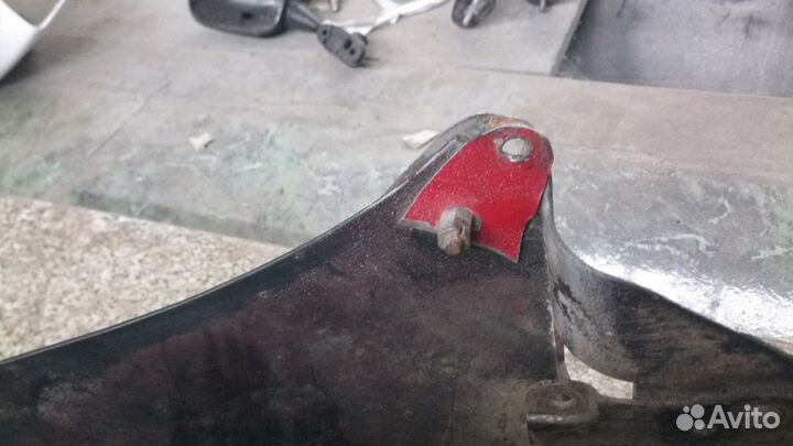 Крыло Kawasaki ZZR 400/1