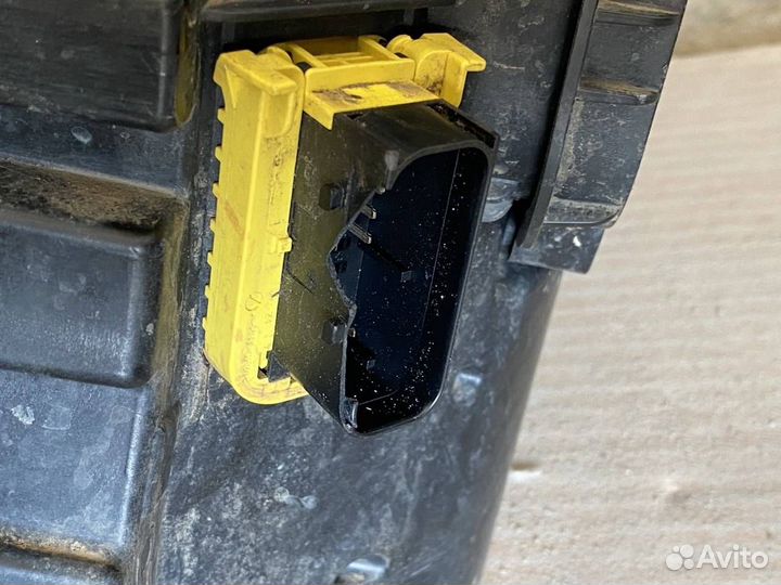 Фара правая Volvo FH4 24056526