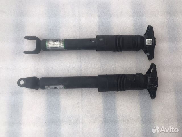 Амортизатор задний Jeep Grand Cherokee wk2