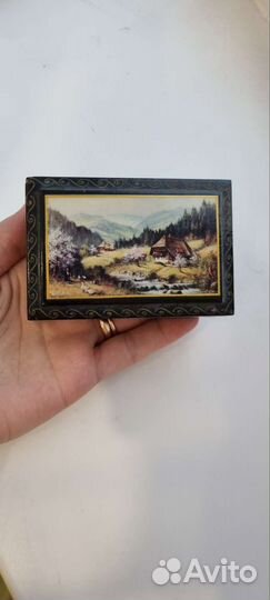 Деревянная шкатулка