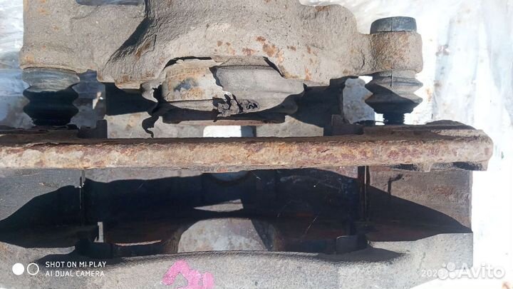 Суппорт правый mazda