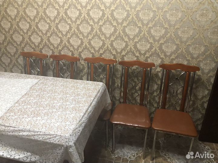 Кухонный стол со стульями б/у
