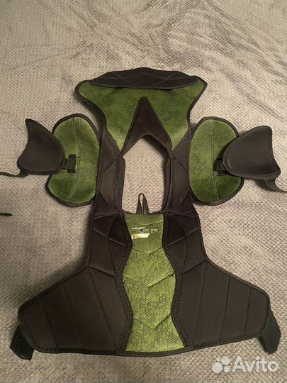 Нагрудник хоккейный