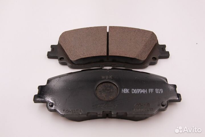 Тормозные колодки передние Toyota Camry XV70