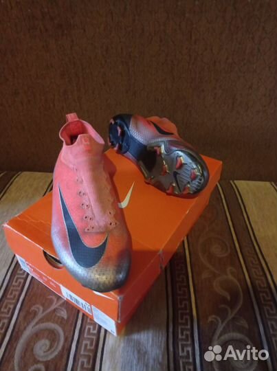 Футбольные бутсы nike mercurial flyknit