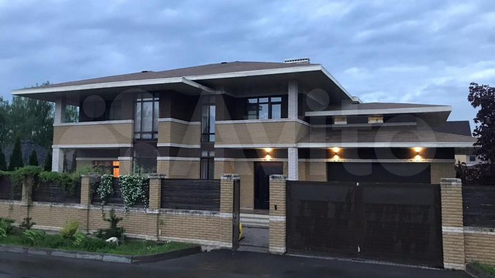 Дом 400 м² на участке 9 сот.