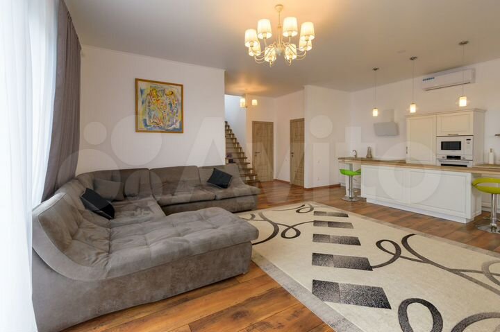 Дом 210 м² на участке 6 сот.