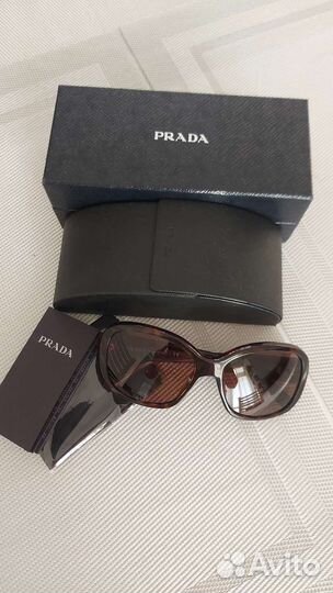 Солнцезащитные очки женские Prada