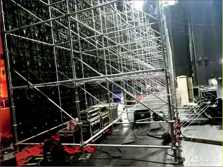 Строительные леса для сцен и подиумов Layher