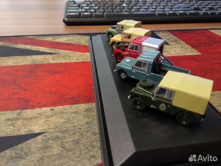 Набор моделей автомобиля Land Rover Defender 1:76