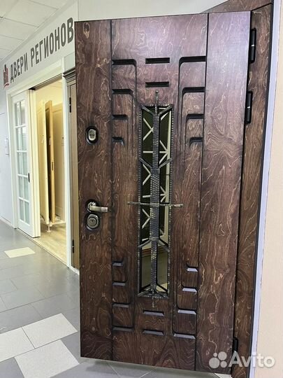 Дверь входная в частный дом