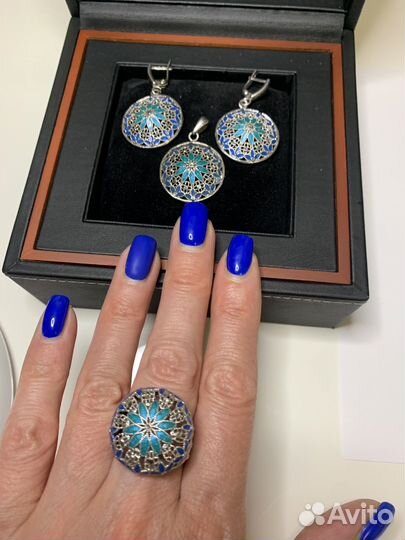 Серьги с эмалью, кулон и кольцо