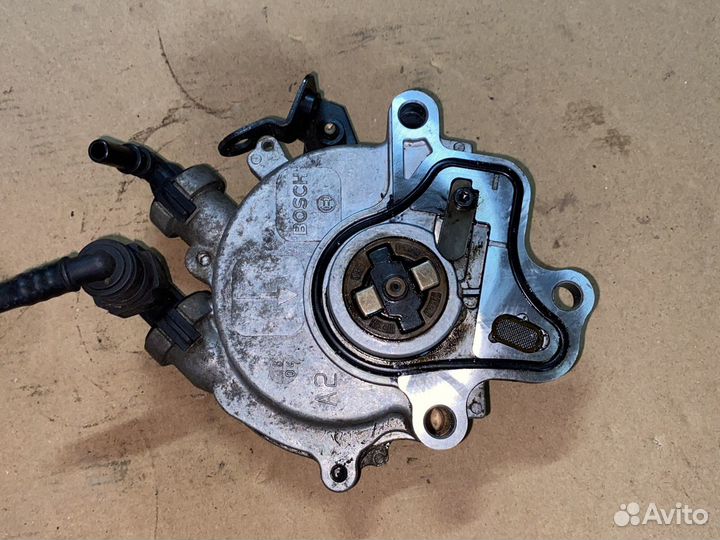 Навуумный насос 4R8Q2A451AE 2.7D Jaguar