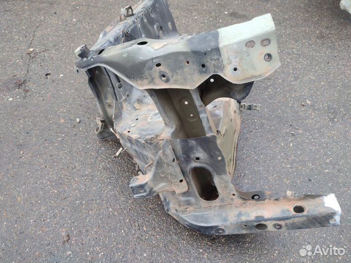 Брызговик передний правый Toyota Prado 120