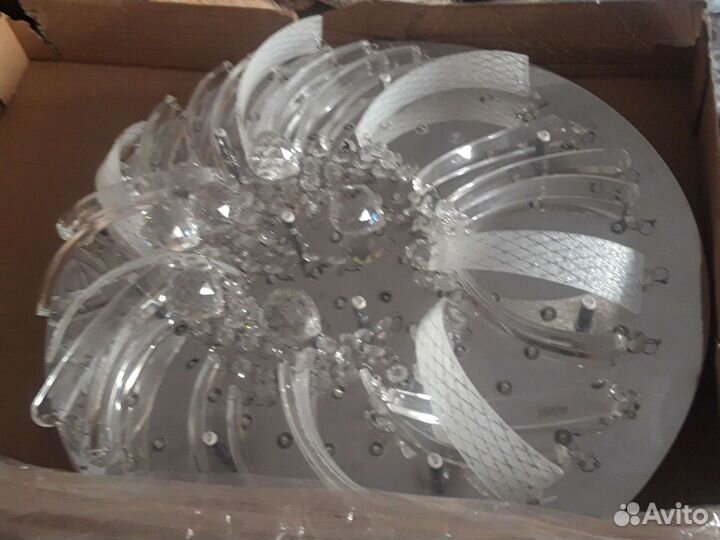 Люстра хрустальная современная