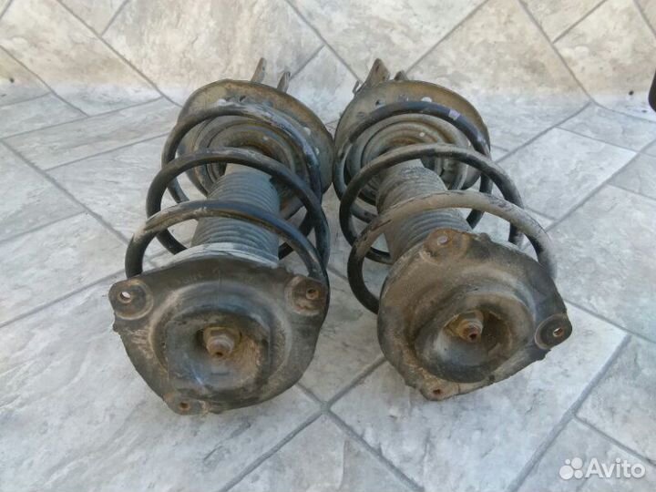 Стойка подвески Nissan Juke F15