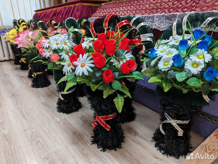 Заказ венка с лентой на траурное мероприятие