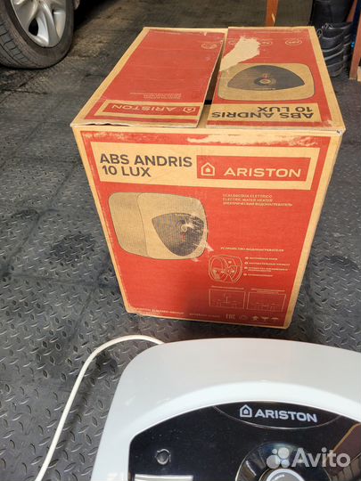 Водонагреватель электрический Ariston 10 литров
