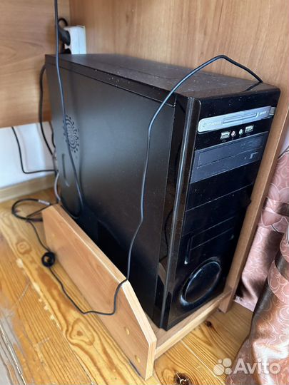 Компьютерный стол