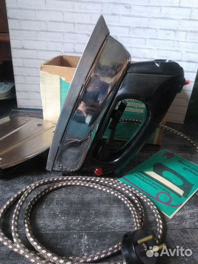 Утюг СССР рабочий с подставкой