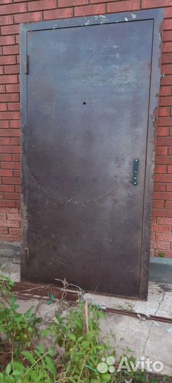 Дверь входная металлическая бу