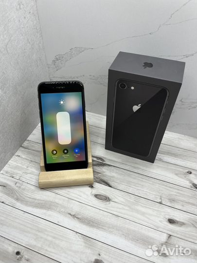 iPhone 8, 64 ГБ