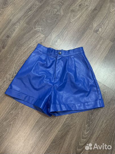 Шорты из искусственной кожи