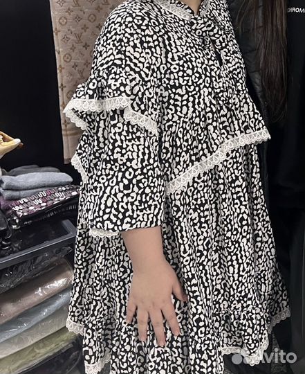 Платье леопардовое с кружевом и воланами